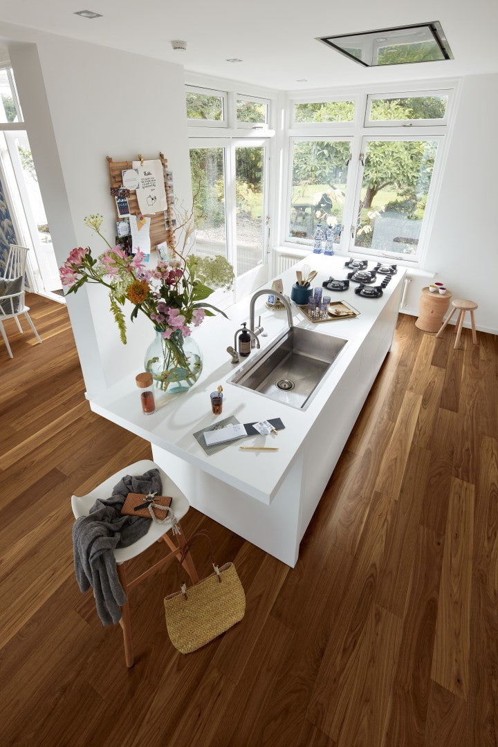 Parkettboden MeisterParkett. longlife PS 300 Nussbaum amerikanisch lebhaft 09009