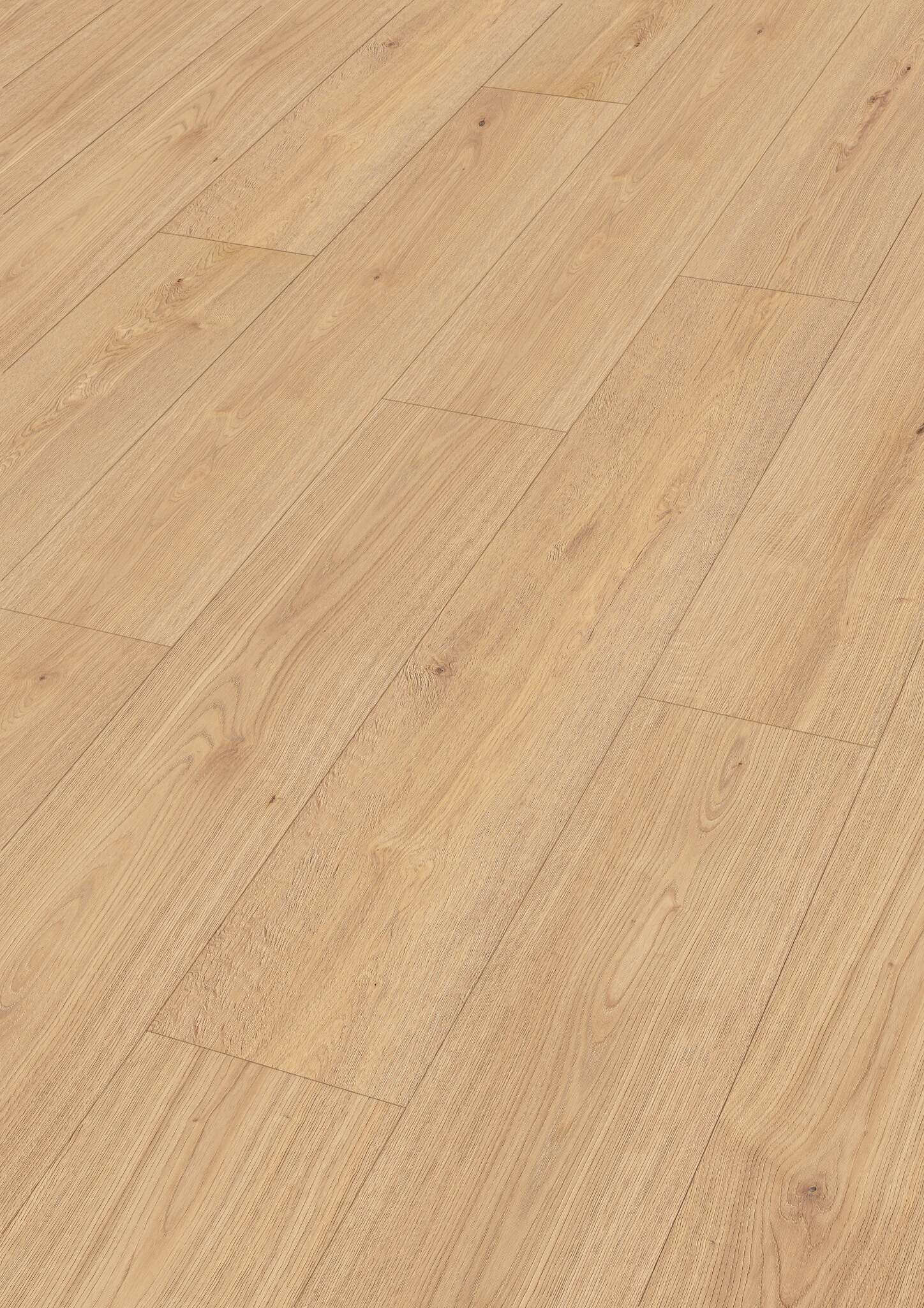 Fläche aus hellbraunen, rechteckigen Dielen mit natürlicher Holzoptik und feiner Maserung, die an Eichenholz erinnert. Die Oberfläche wirkt matt, einzelne Astlöcher und Holzstrukturen sind sichtbar. Die Dielen sind versetzt verlegt, wodurch ein harmonisches und wohnliches Gesamtbild entsteht.